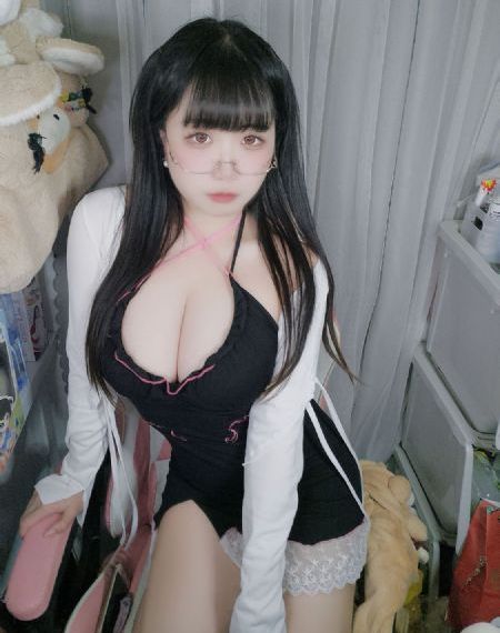 黑白图片女生冷酷欧美_4K高清完整版播放