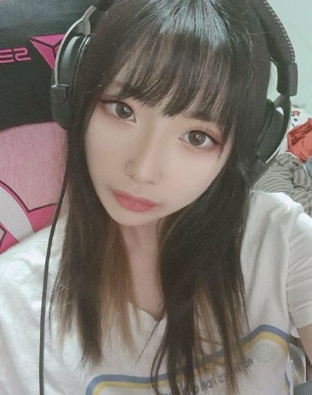 日本皮肤黝黑的av女_免费观看完整版下载